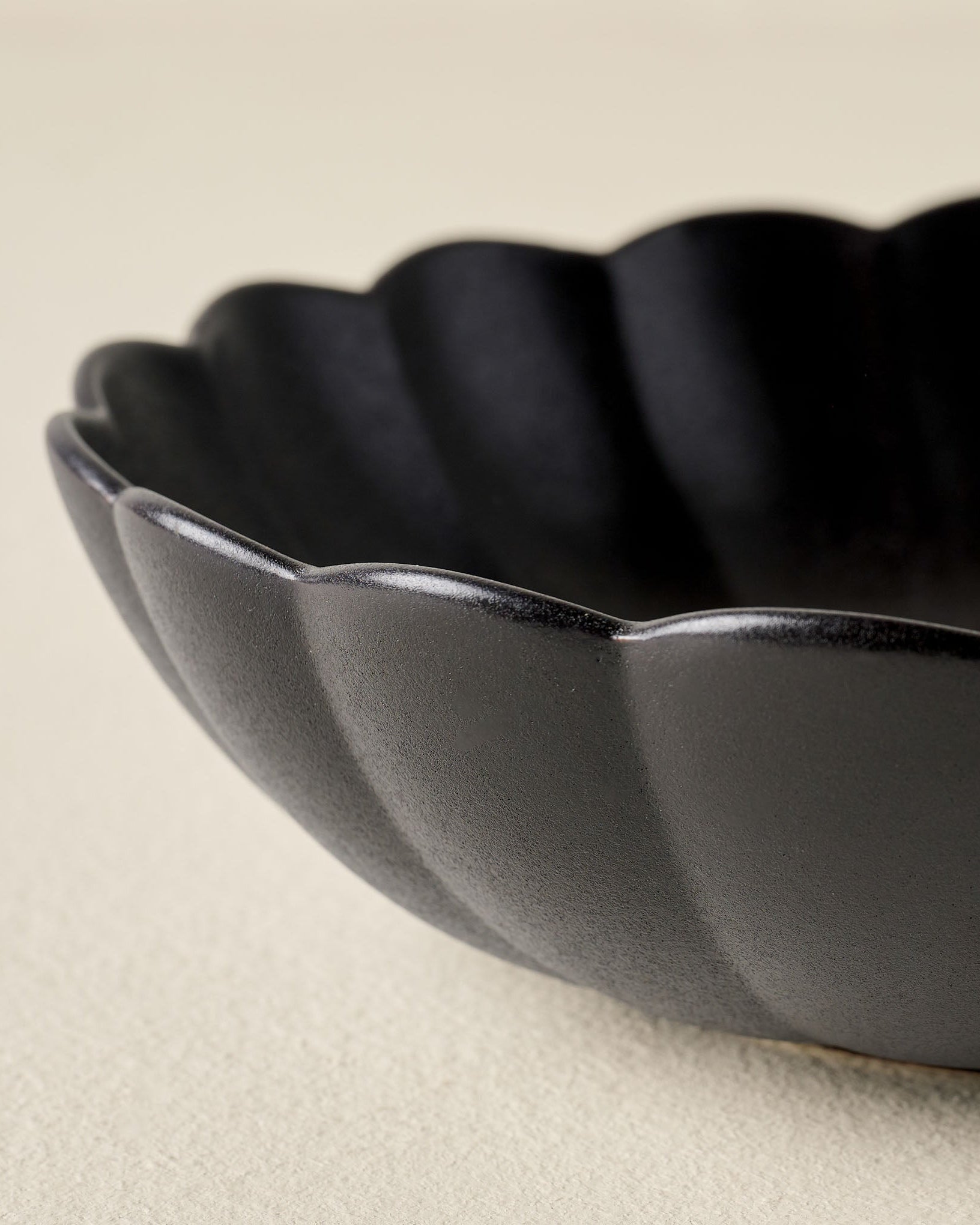Black Scalloped Serving Bowl